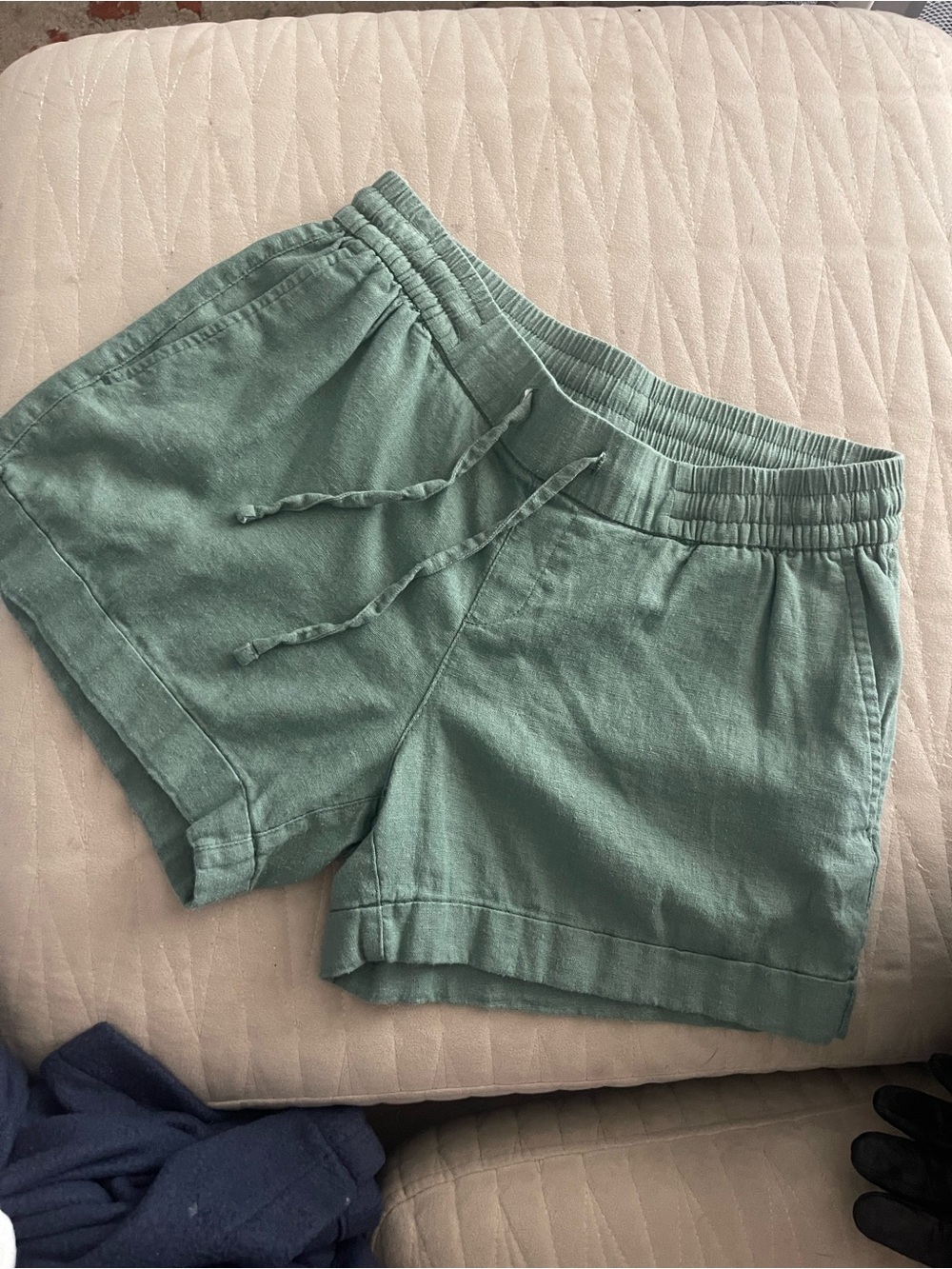 Old Navy Drawstring Shorts in Sage